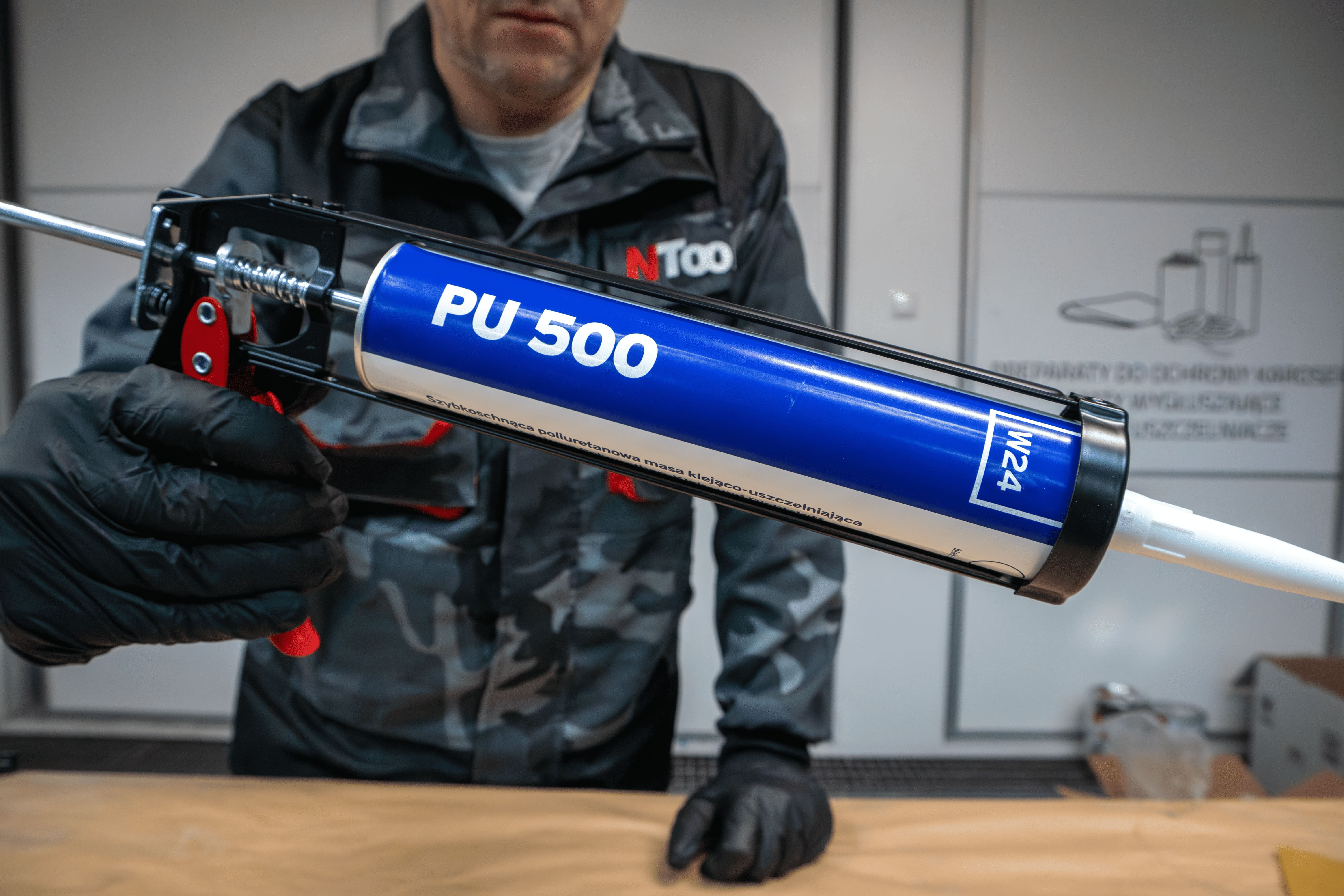 Masa uszczelniająca klejąca poliuretanowa W24 PU 500 | Kartusz zamknięty | Kolor biały | 310 ml